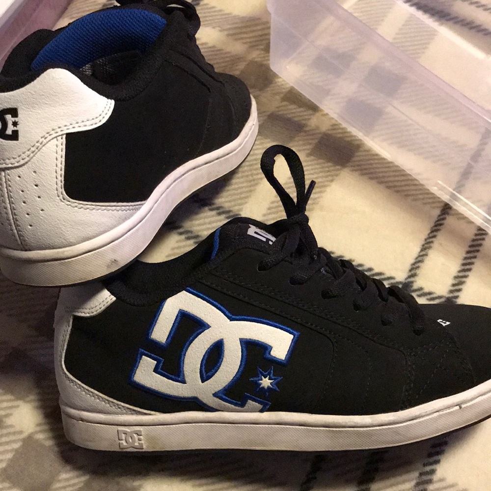 Dc skate shoes